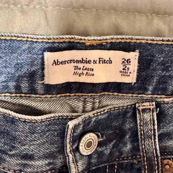 Abercrombie High Rise Loose Jean - Picture 4 of 4